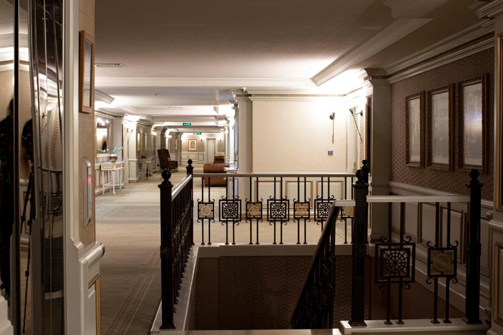 Фото Sapphire Inn Hotel