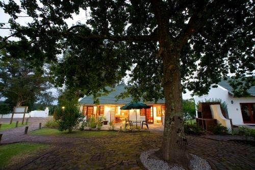 Гостиница Swallows Nest Country Cottages