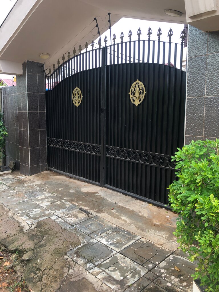 Garage cooperative Dean square garden, Earth, photo