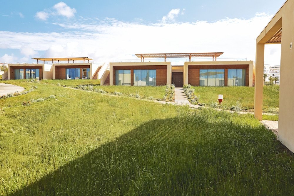 Фото White Shell Beach Villas