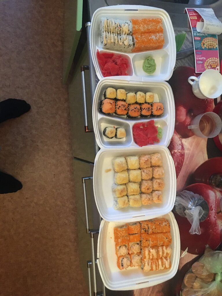 Sushi and rolls store Sushi Wok, Kandalaksha, photo