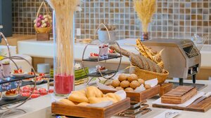 Гостиница Holiday Inn & Suites Saigon Airport, an Ihg Hotel