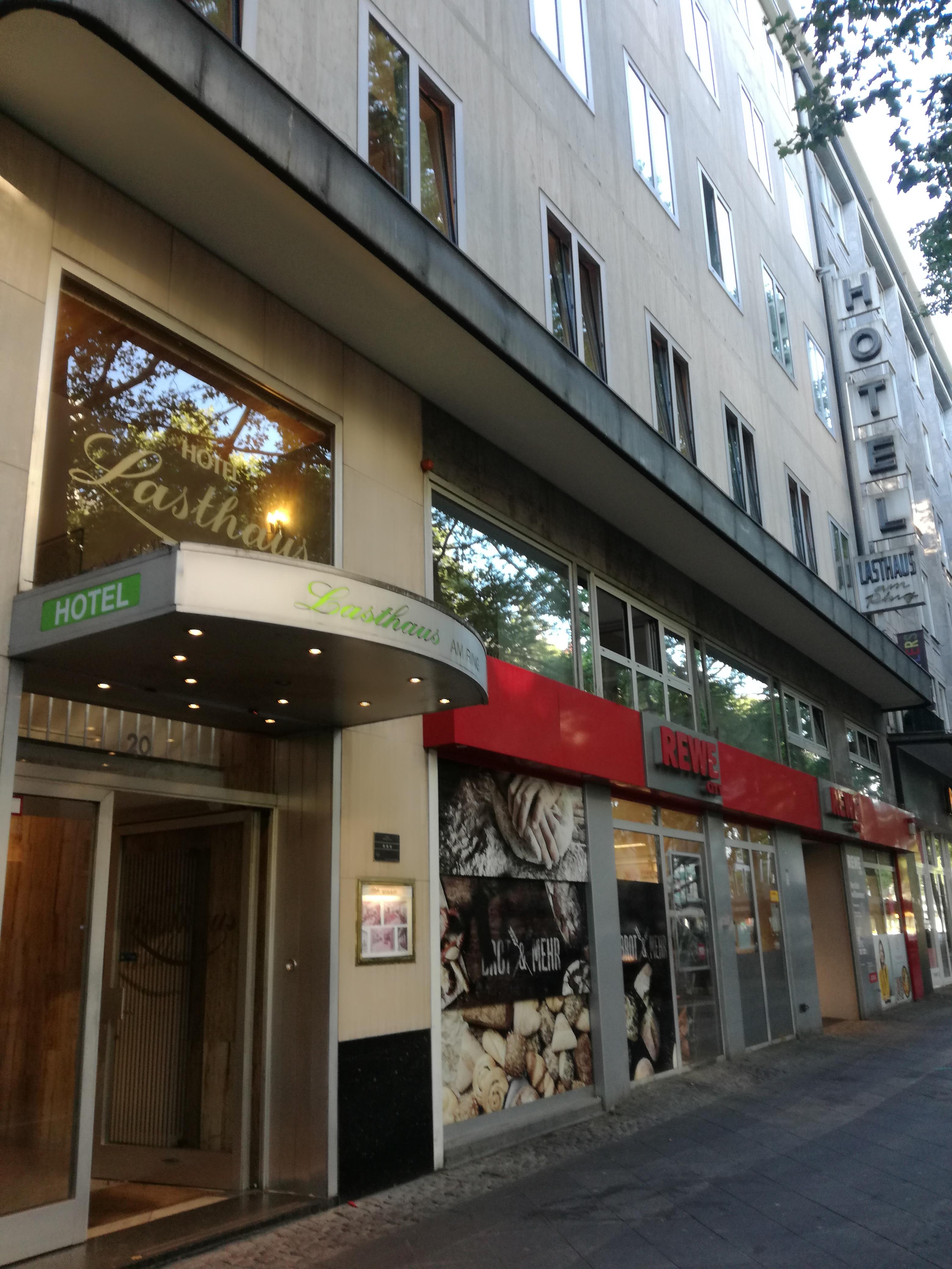 Фото отеля 1