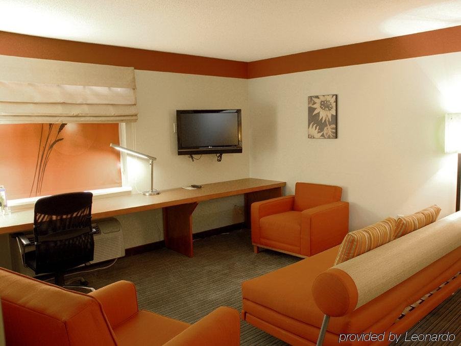 Фото La Quinta Inn & Suites by Wyndham Houston Southwest