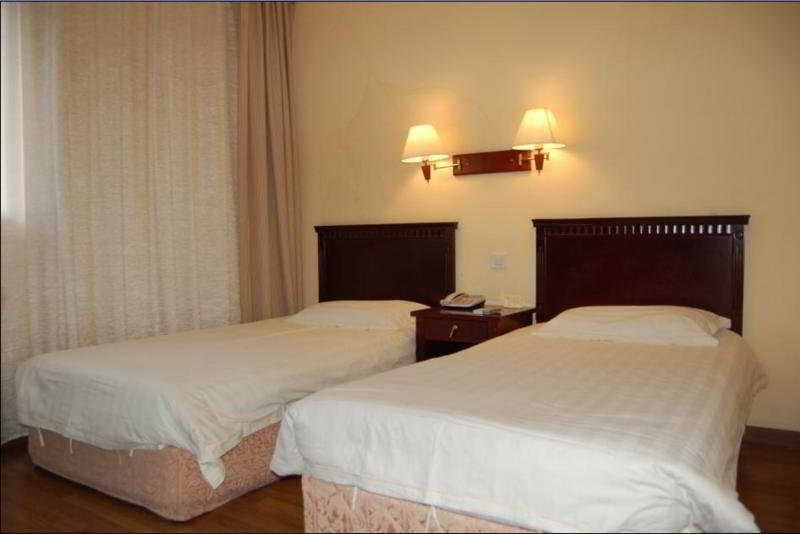 Фото Shanghai Lakeside Holiday Inn