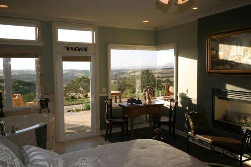 Фото High Ridge Manor