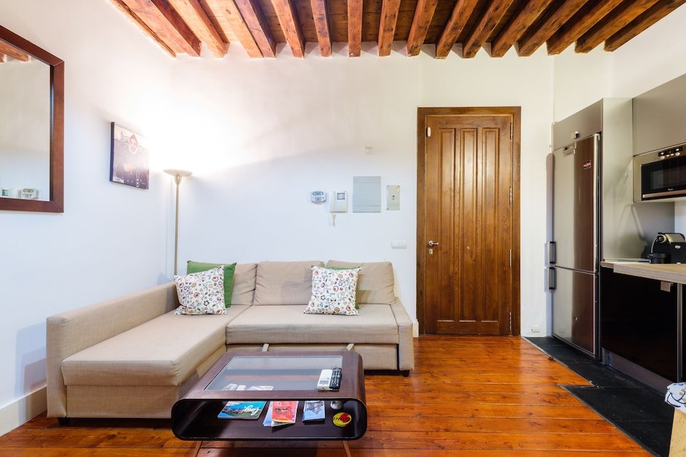 Фото Apartamentos con patio junto a la catedral by Toledo Ap