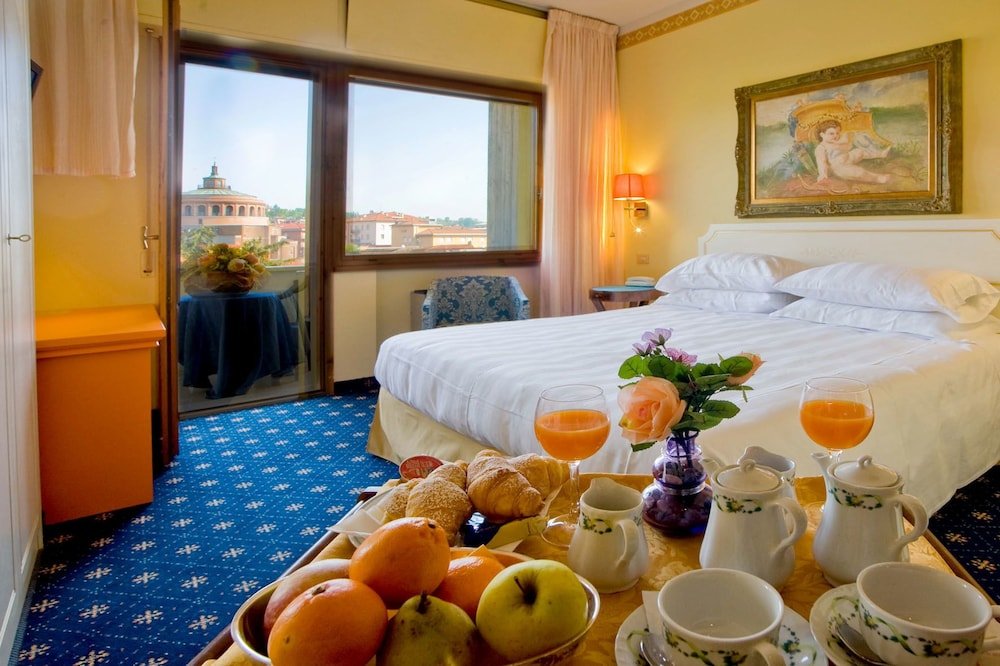 Фото Hotel Ferrari