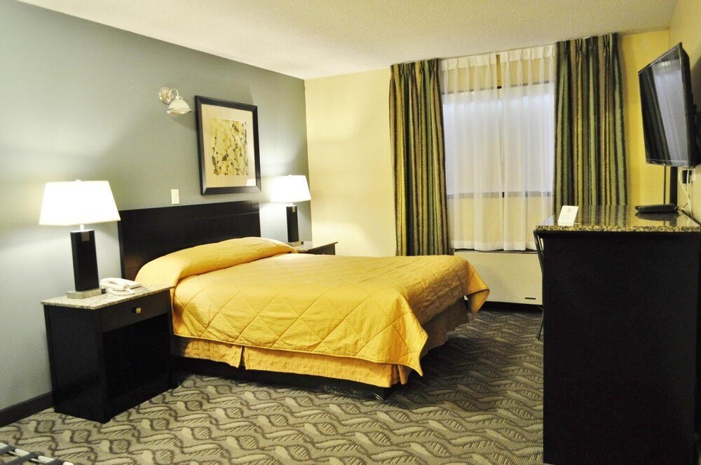 Фото Lacombe Motor Inn