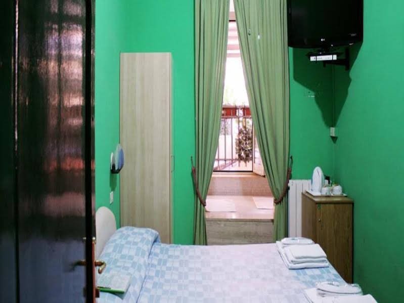 Фото A Roma San Pietro Best Bed & Breakfast