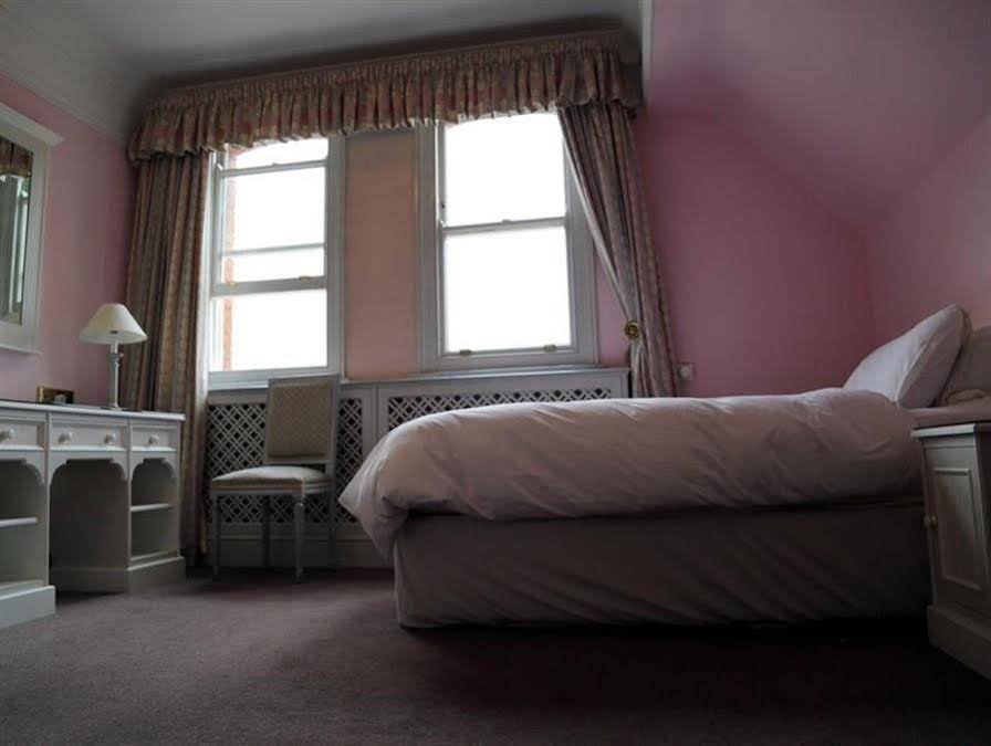 Фото St Margarets Hotel