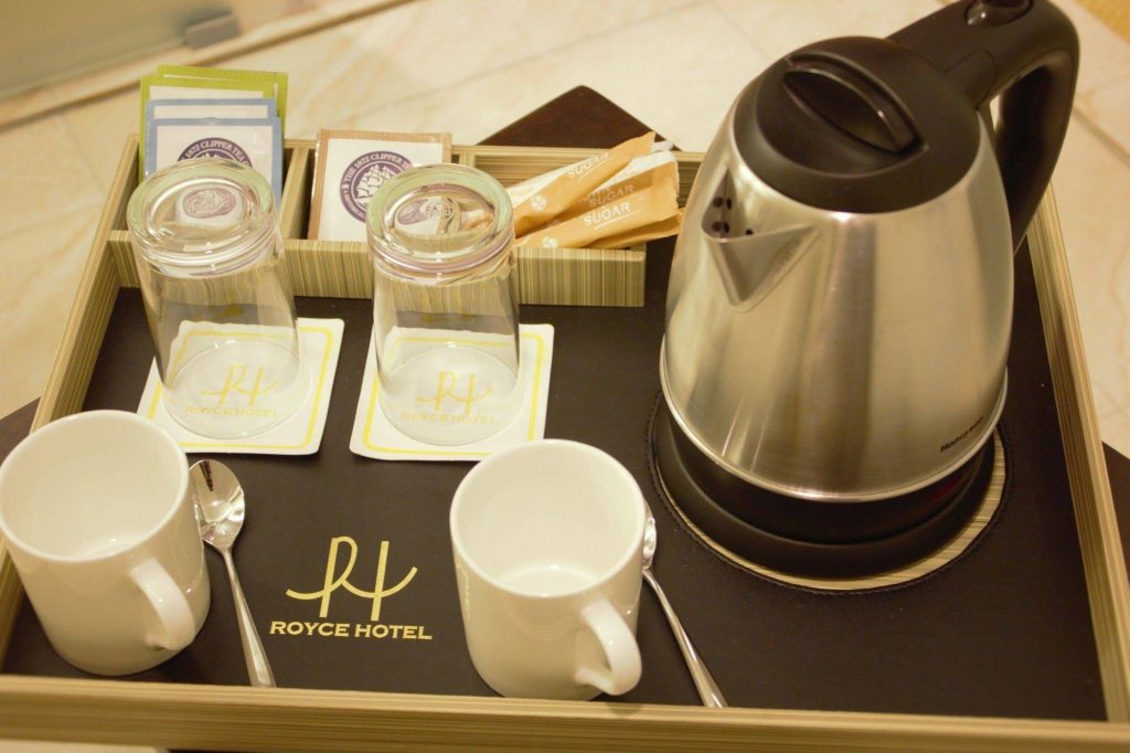 Фото Zen Rooms Royce Hotel