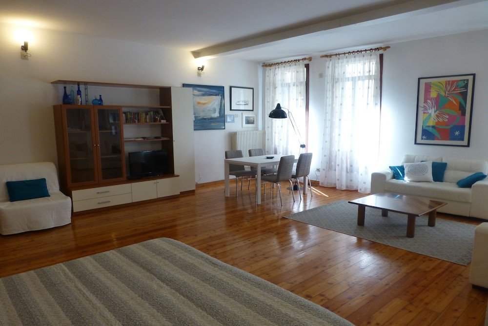 Фото Piazza delle Erbe Stylish Flat