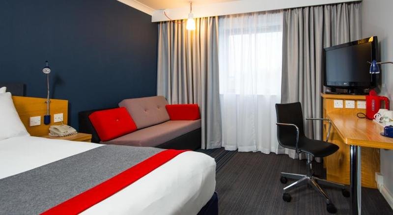 Фото Holiday Inn Express Birmingham - Oldbury, an Ihg Hotel
