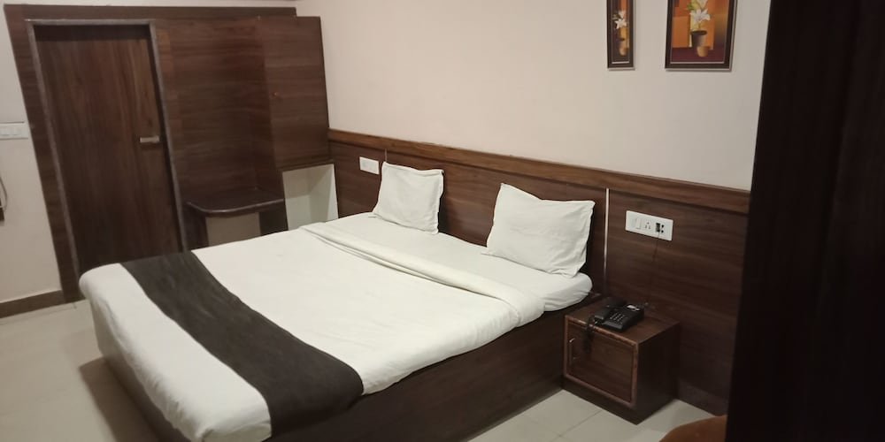 Фото Hotel Paras