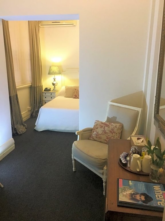 Фото The Russell Boutique Hotel