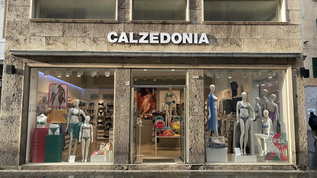 Clothing store Calzedonia, Genoa, photo