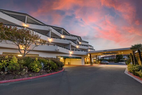 Гостиница Best Western Encinitas Inn & Suites at Moonlight Beach