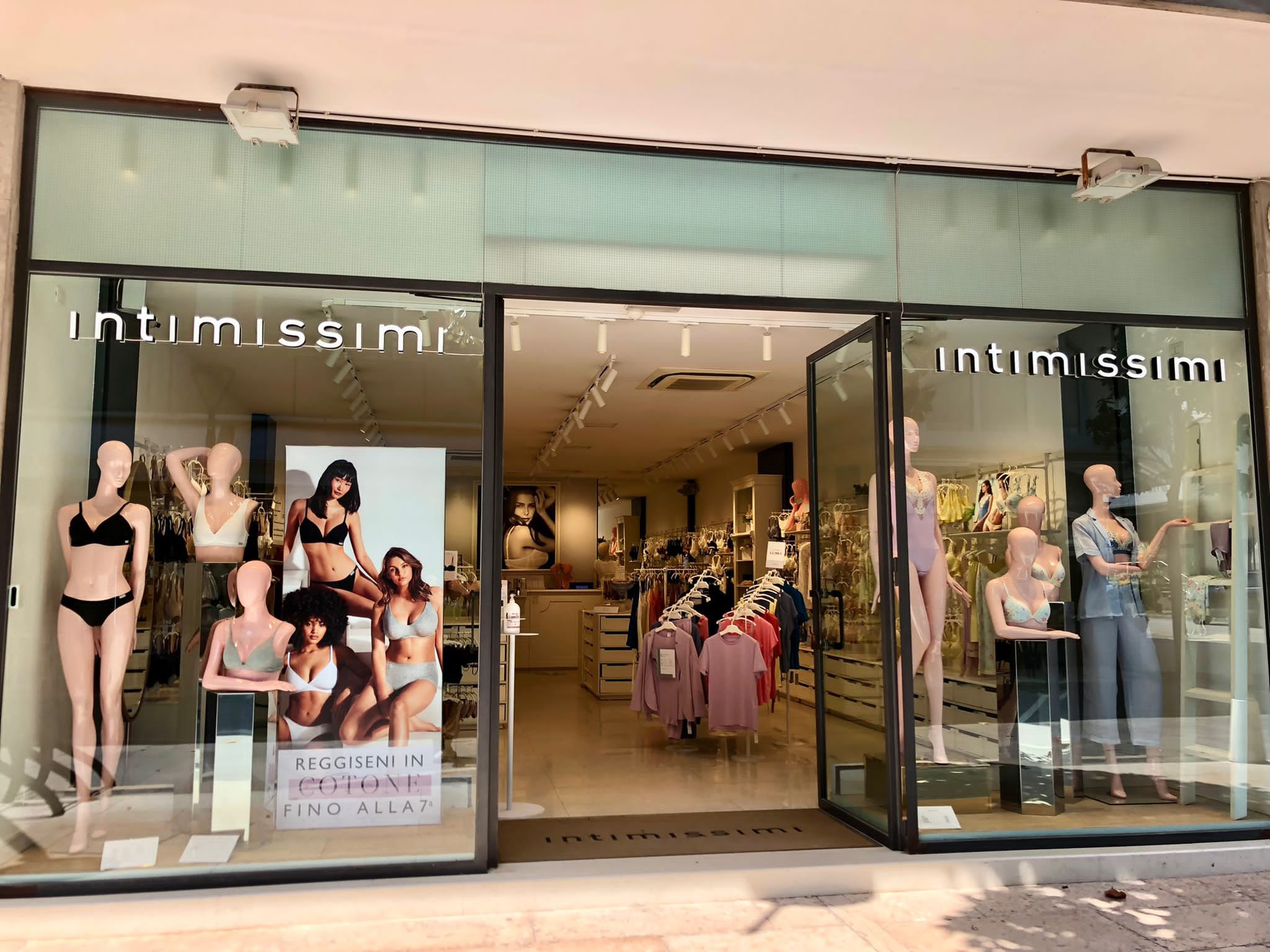 Intimissimi, clothing store, Lignano Sabbiadoro, Via Udine,15/4 — Yandex  Maps