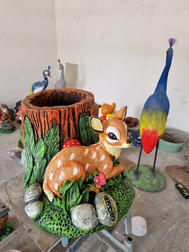 Tepada gozal qiz ustida kunnilingusni bajarish