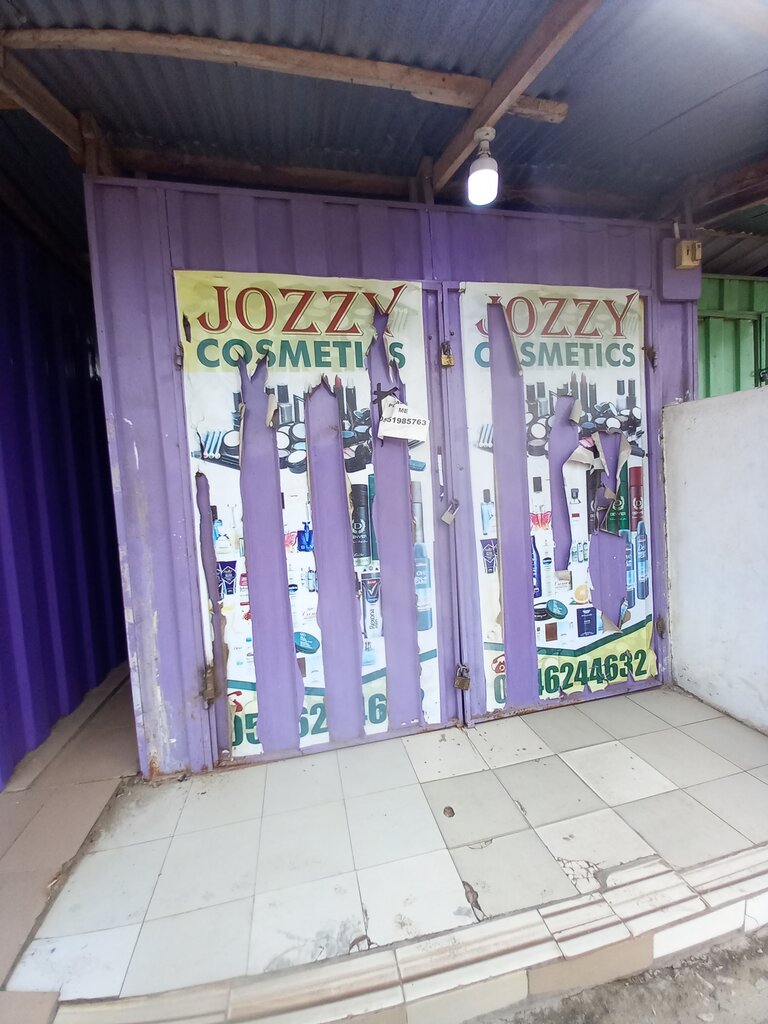 Perfume and cosmetics shop Jozzy, Accra, photo
