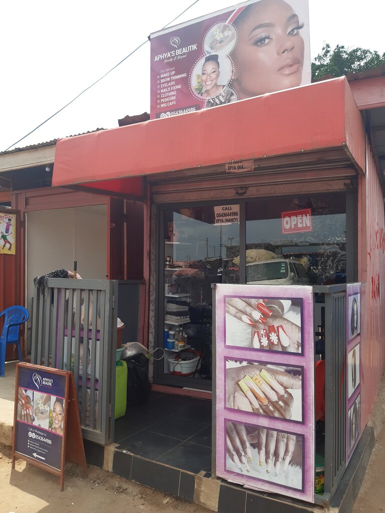 Beauty salon Aphya's Beautik, Accra, photo