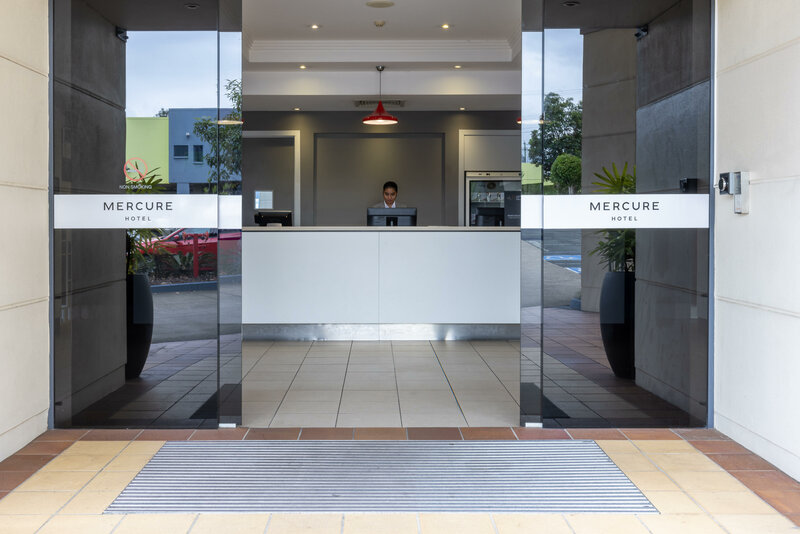Гостиница Travelodge Hotel Garden City Brisbane в Брисбене