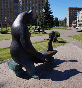 Маша и медведь (Moscow Region, Voskresensk, Tsentralny Microdistrict, ulitsa Lermontova), genre sculpture