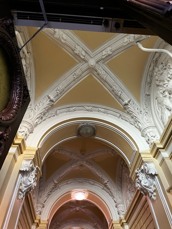 Фото Елисеевский