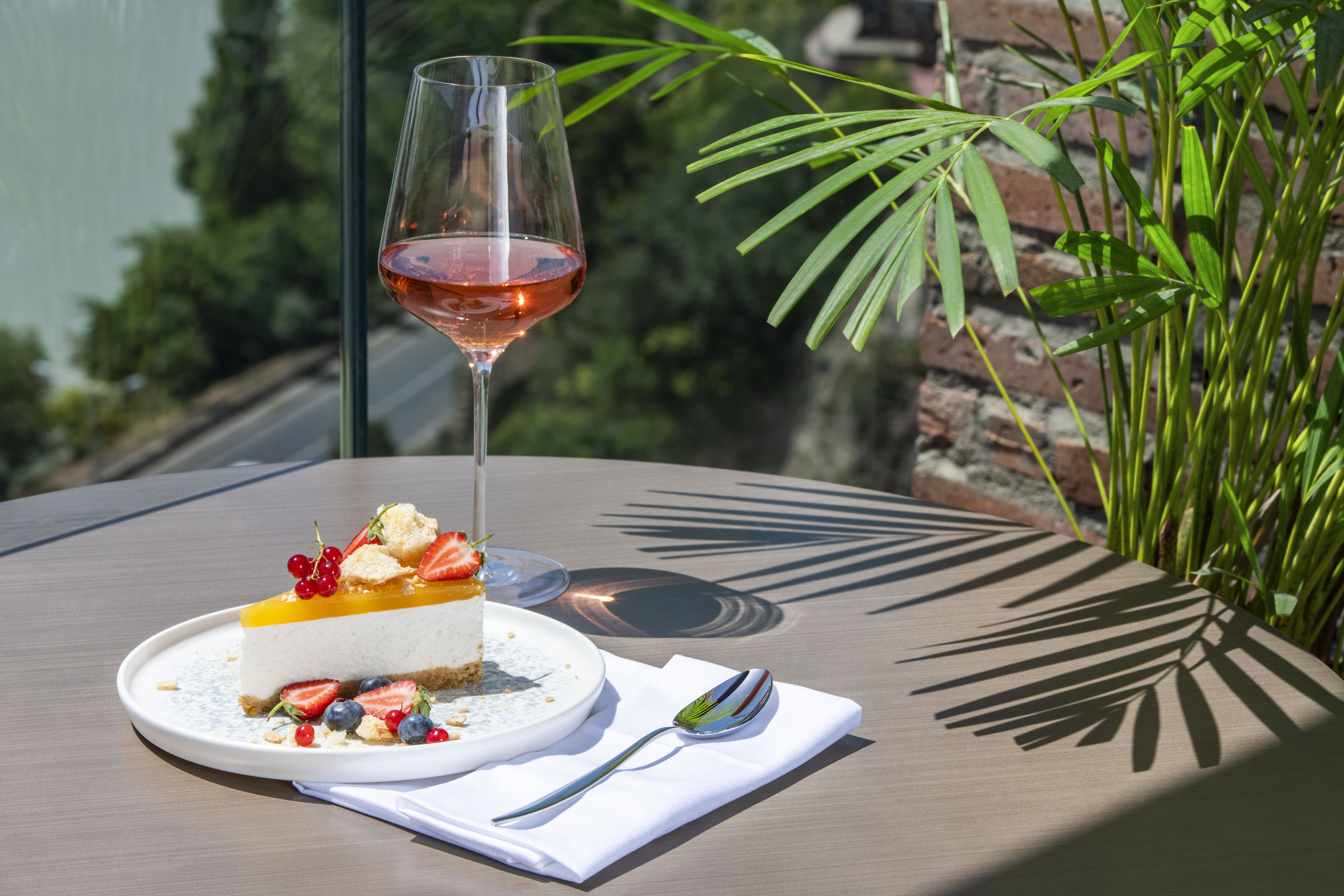 Фото Hotel Golden Tulip Design Tbilisi