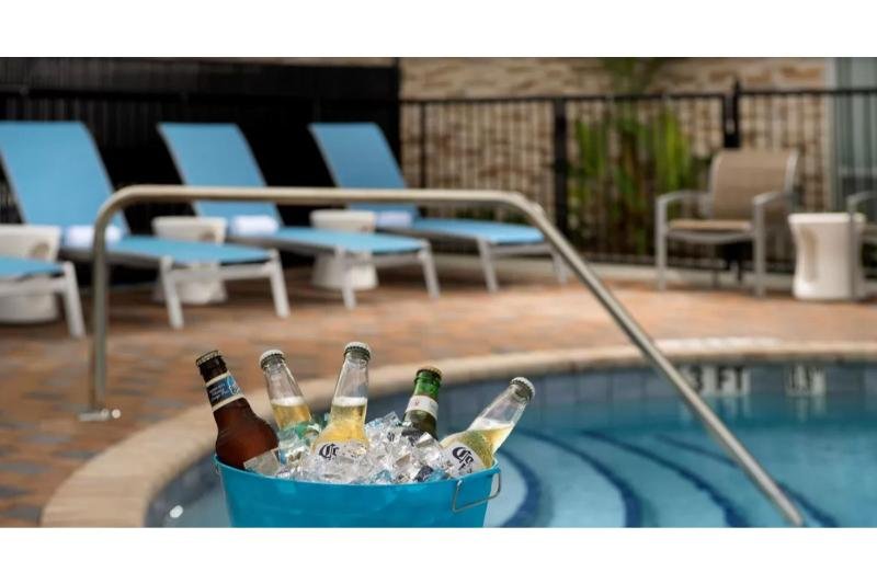 Фото Hampton Inn Miami - Airport East