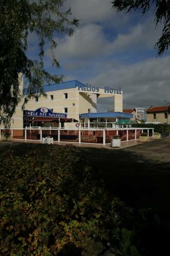 Гостиница Hotel Helios Roanne в Роане