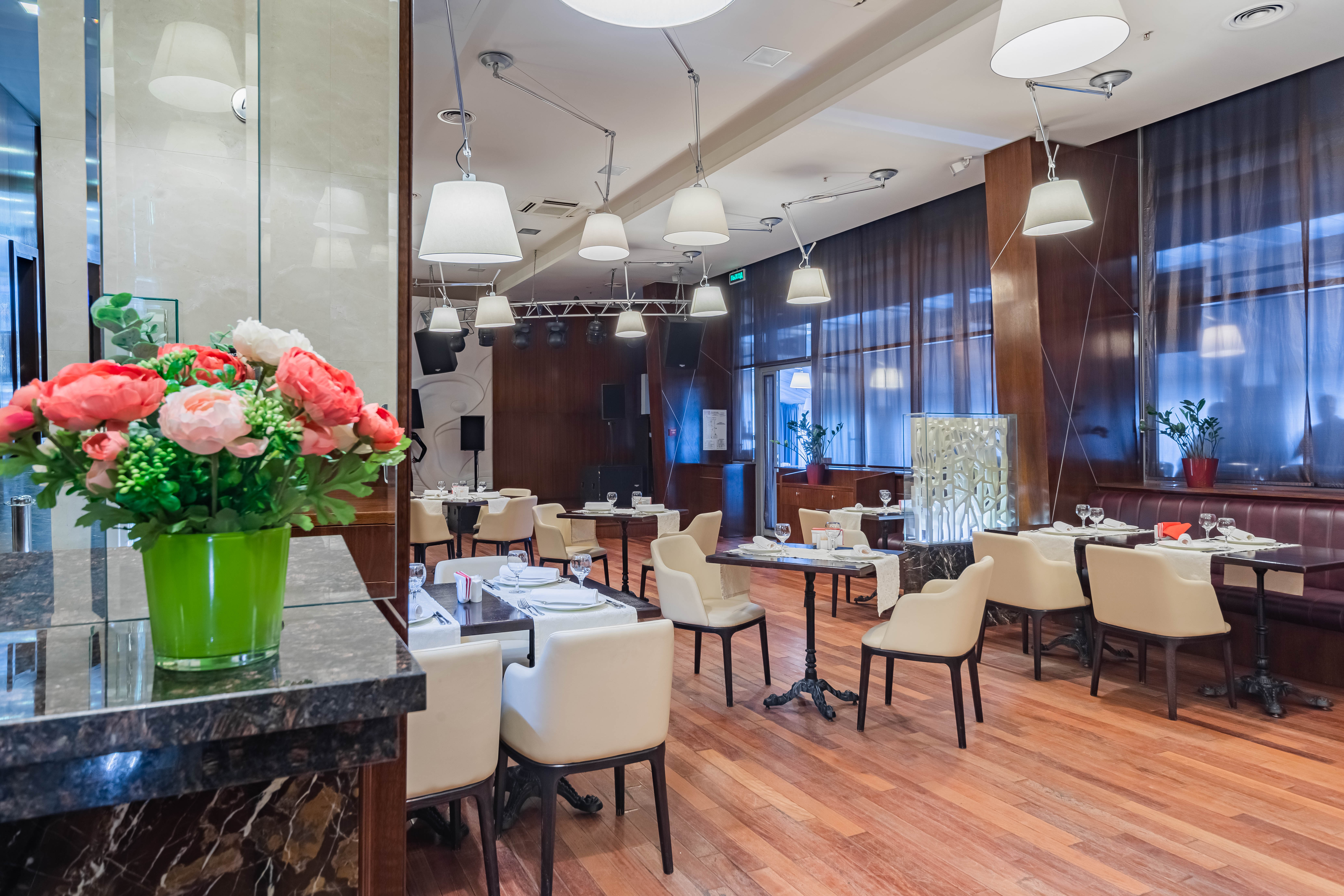 Фото East Gate Hotel