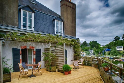 Гостиница Hotel Les Mimosas в Кемпере