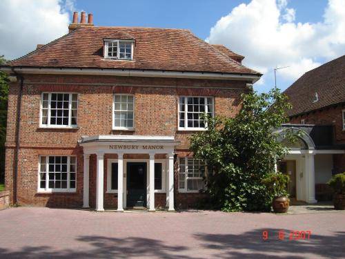 Фото Newbury Manor Hotel