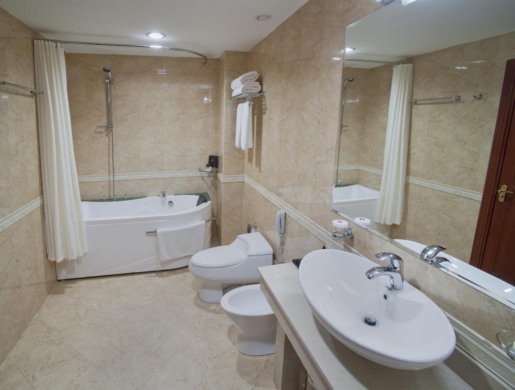 Фото Ramada Plaza by Wyndham Gence