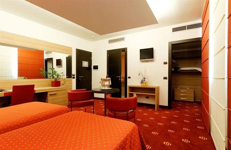 Фото Rmh Modena Raffaello