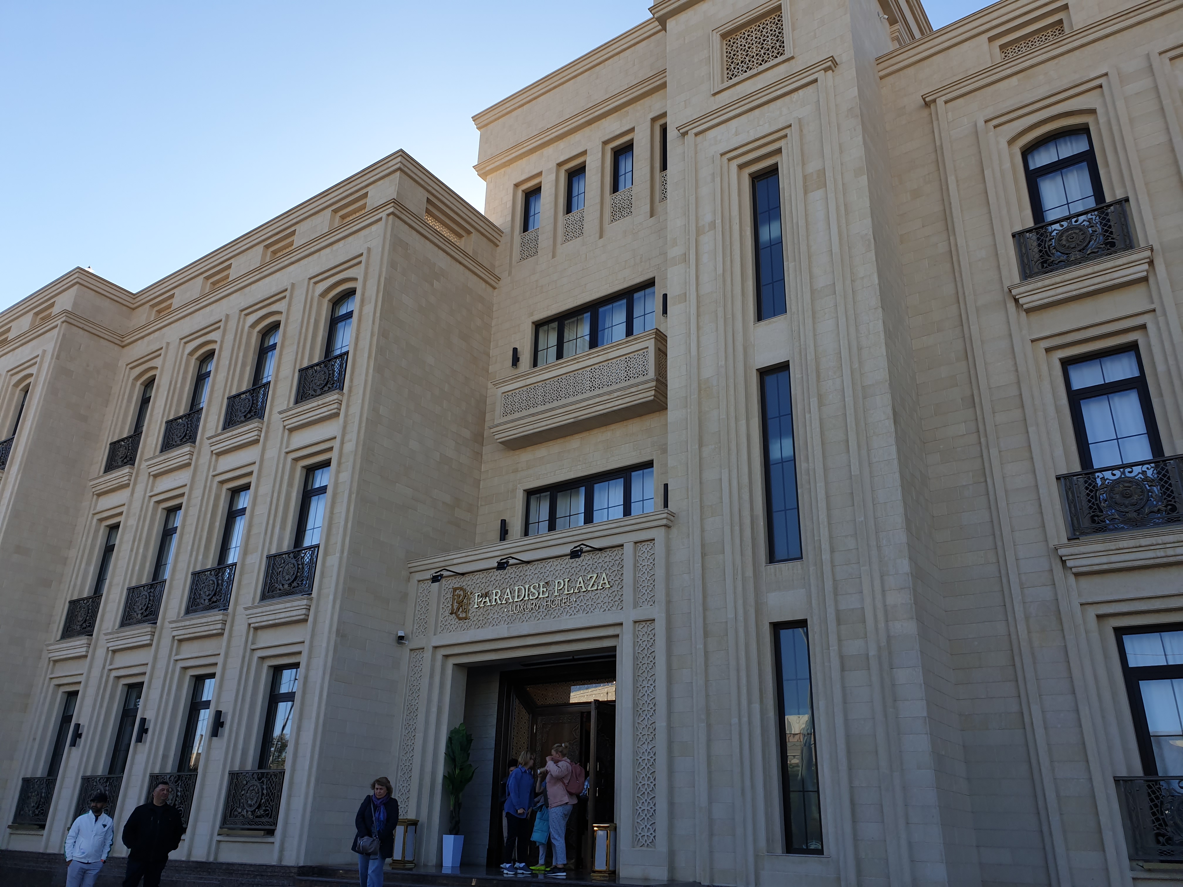 Фото Paradise Plaza Luxury Hotel