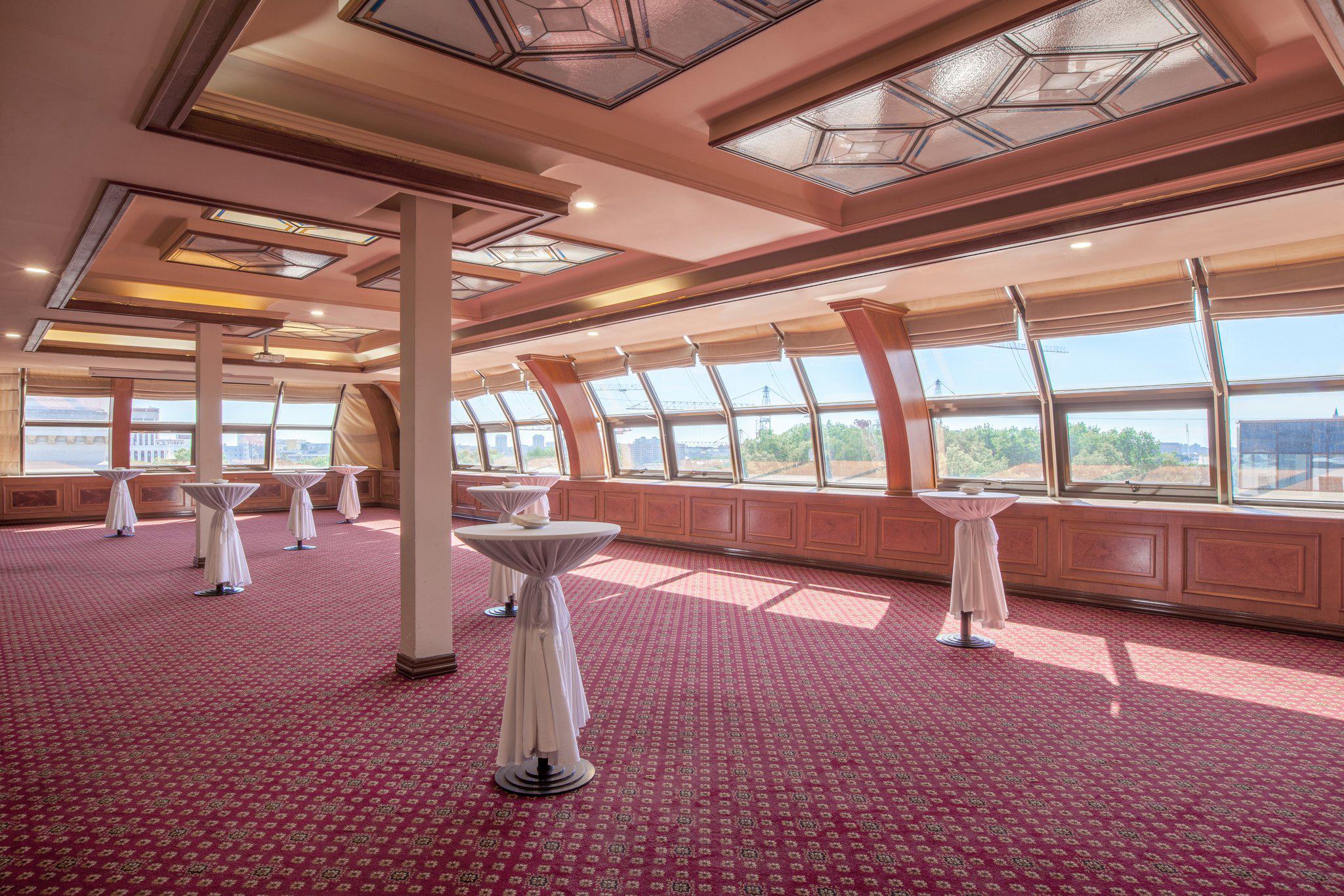 Фото Crowne Plaza Minsk