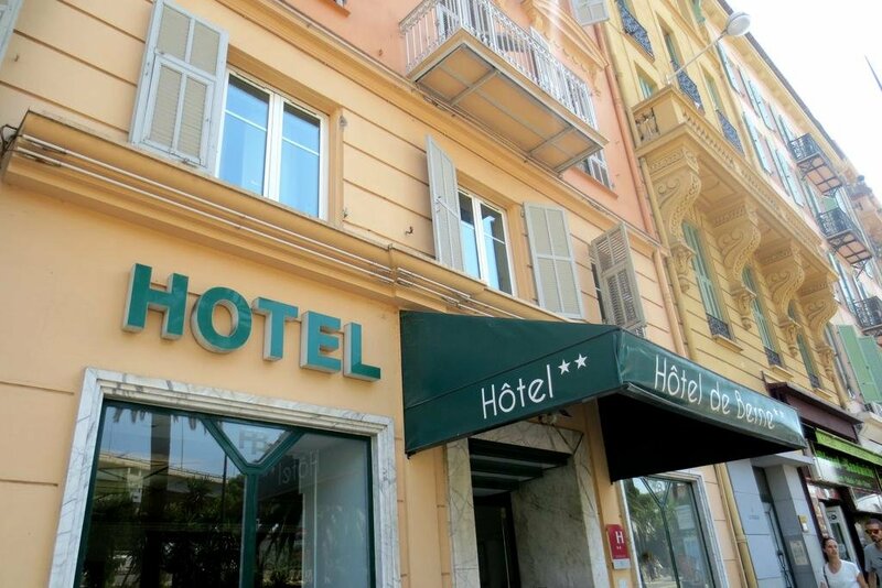 Гостиница Hotel De Berne в Ницце