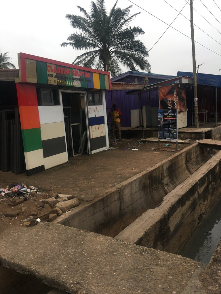 Metalware Theo metal works, Accra, photo