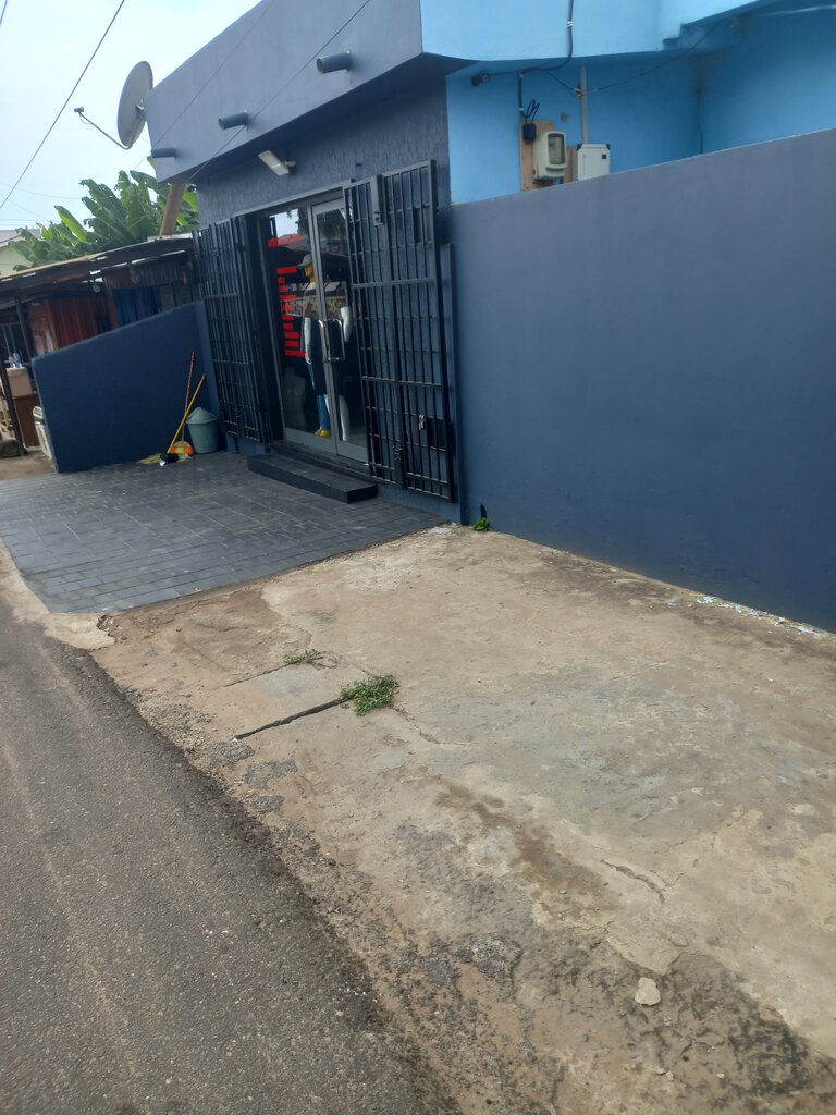 Clothing store Anfiels, Accra, photo