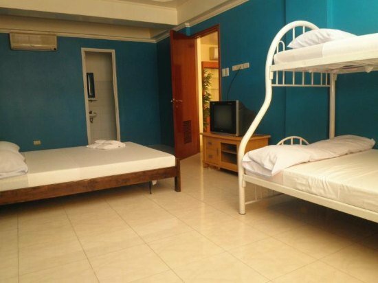 Hotel Airport Backpacker's Inn, Earth, photo