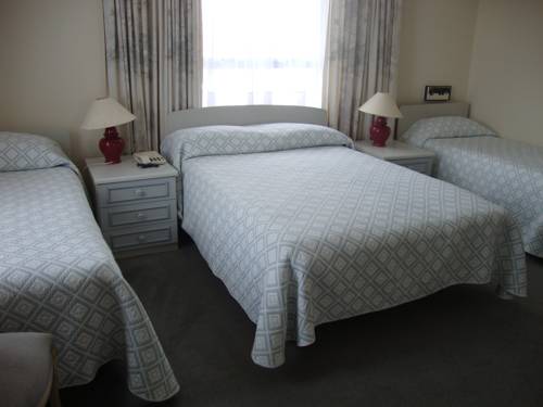 Фото Runnymede Court Hotel