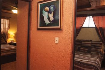 Фото B & B Comfy Inn