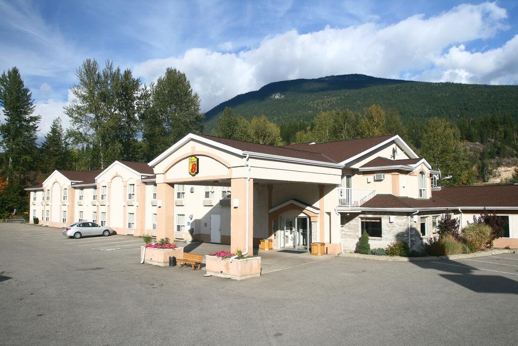 Фото Super 8 by Wyndham Revelstoke Bc