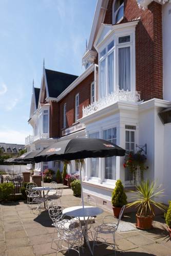 Фото Runnymede Court Hotel