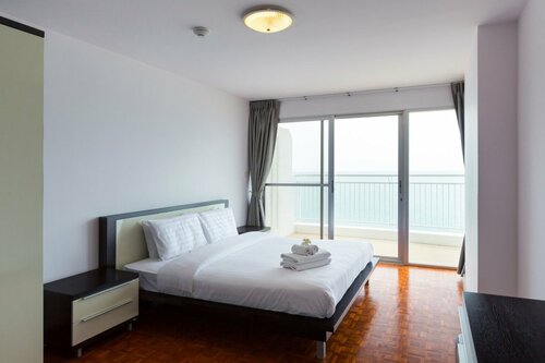 Гостиница Baan Poolom Beachfront Condominium