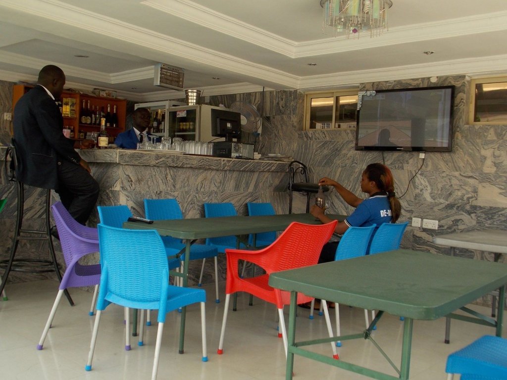 Фото отеля 2