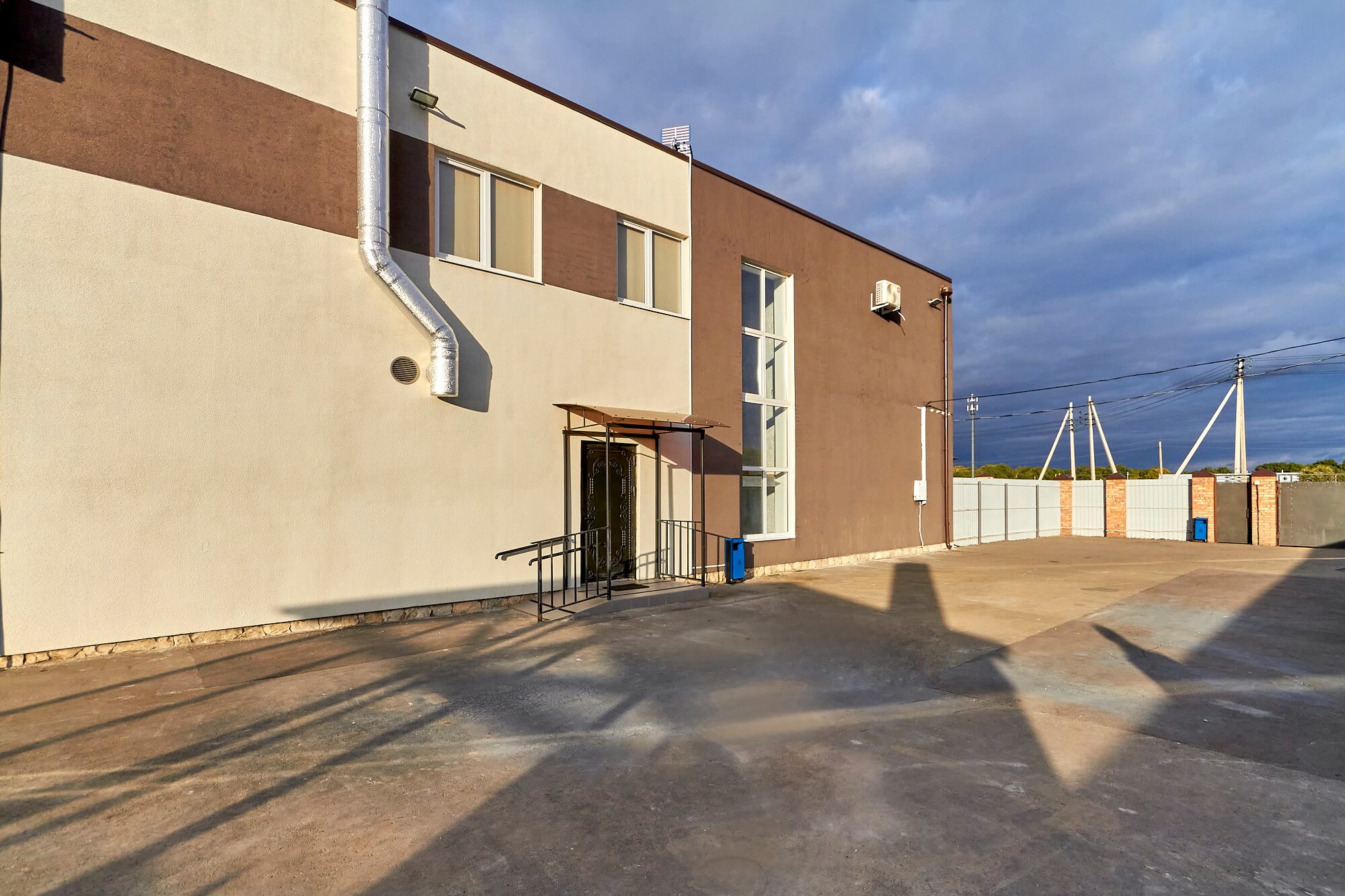 Фото Де факто